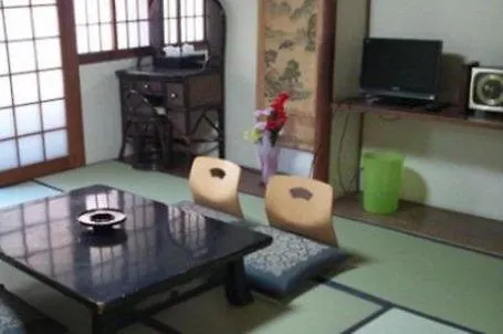 Takigawa Ryokan Kioto 2*,  Japón